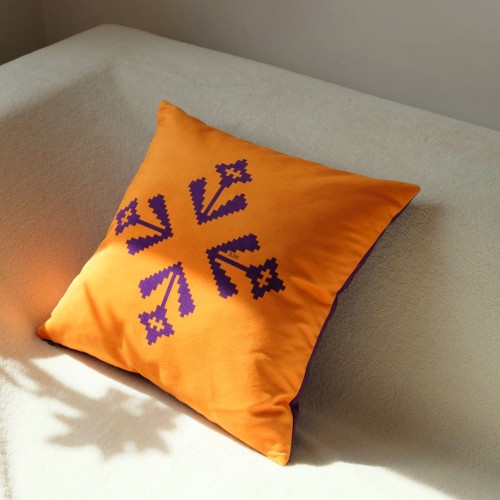 Welwetowa poszewka na poduszkę dekoracyjną Cztery kwiaty II .jpg