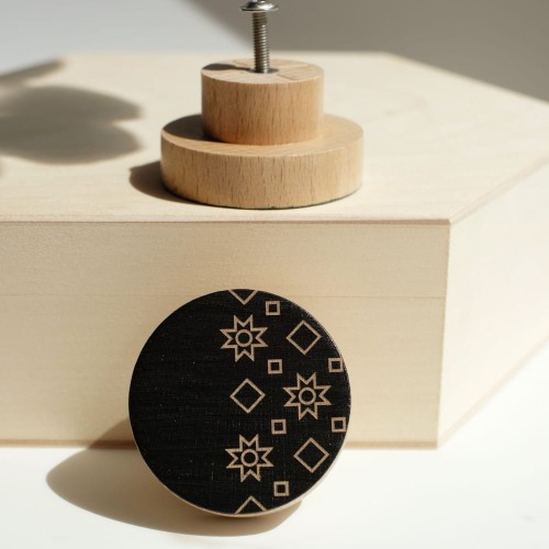 Gałka drewniana Pod Gwiazdą czarna.jpg