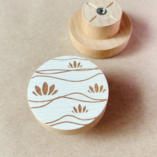 Gałka drewniana Lilie.png