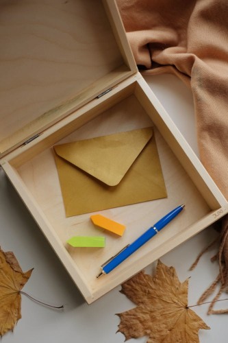 Szkatułka Dwie sarny (drewno lipowe).jpg