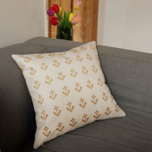 Welwetowa poszewka na poduszkę dekoracyjną Łąka kwiatowa.jpg