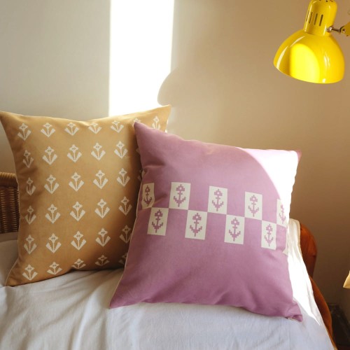 Welwetowa poszewka na poduszkę dekoracyjną Kwiatowa rabata.jpg