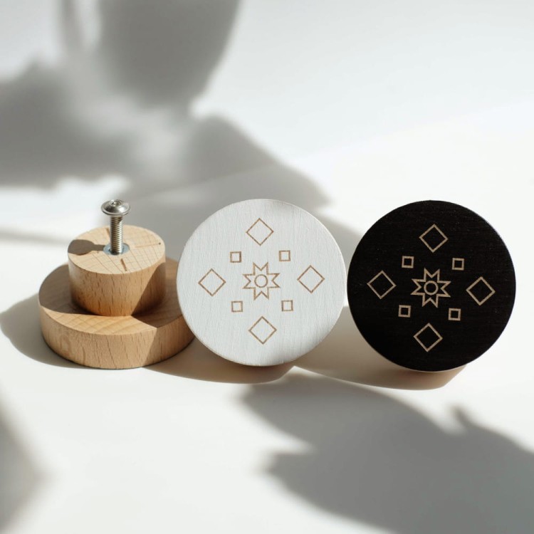 Gałka drewniana Pod Gwiazdą 2_czarna i biala.jpg